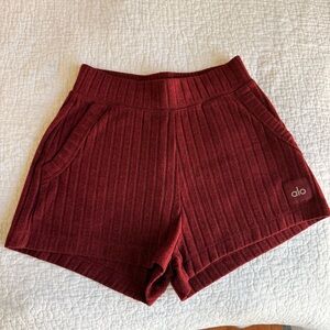 Alo ribbed take comfort short in cranberry XS